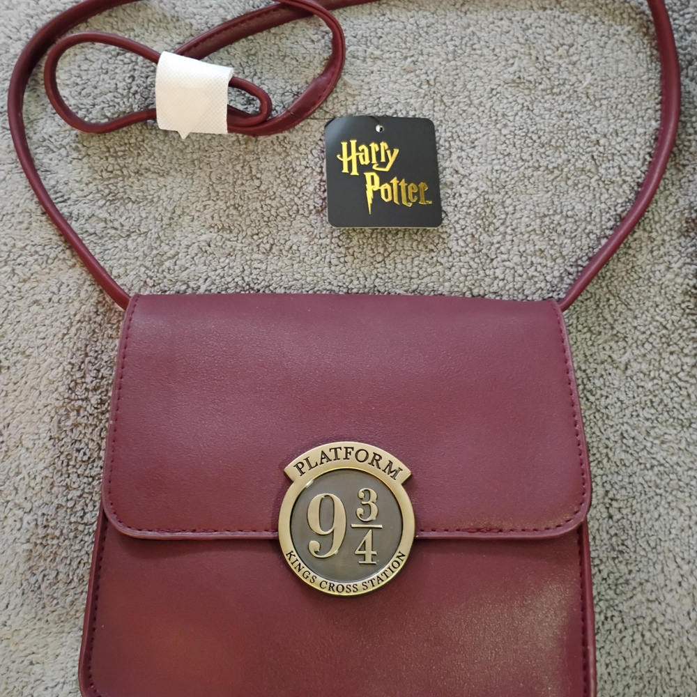 Harry Potter Platform 9 3/4 Crossbody Bag Hogwarts Express Burgundy Kings Cross
